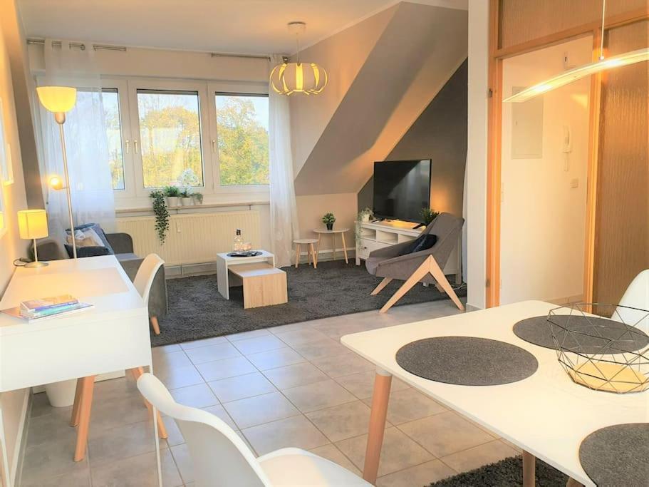 Modernes Und Ruhiges Appartement Mit Loggia Marl Bagian luar foto