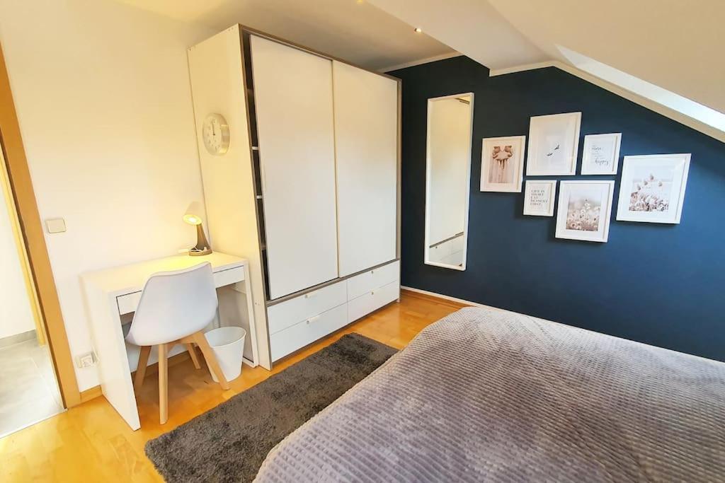 Modernes Und Ruhiges Appartement Mit Loggia Marl Bagian luar foto