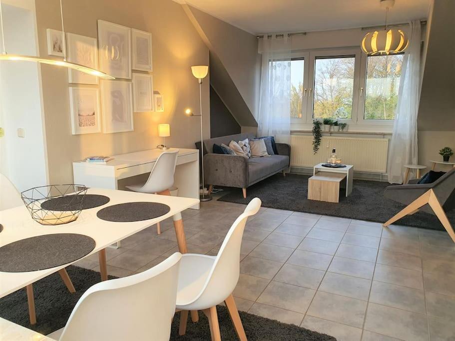Modernes Und Ruhiges Appartement Mit Loggia Marl Bagian luar foto