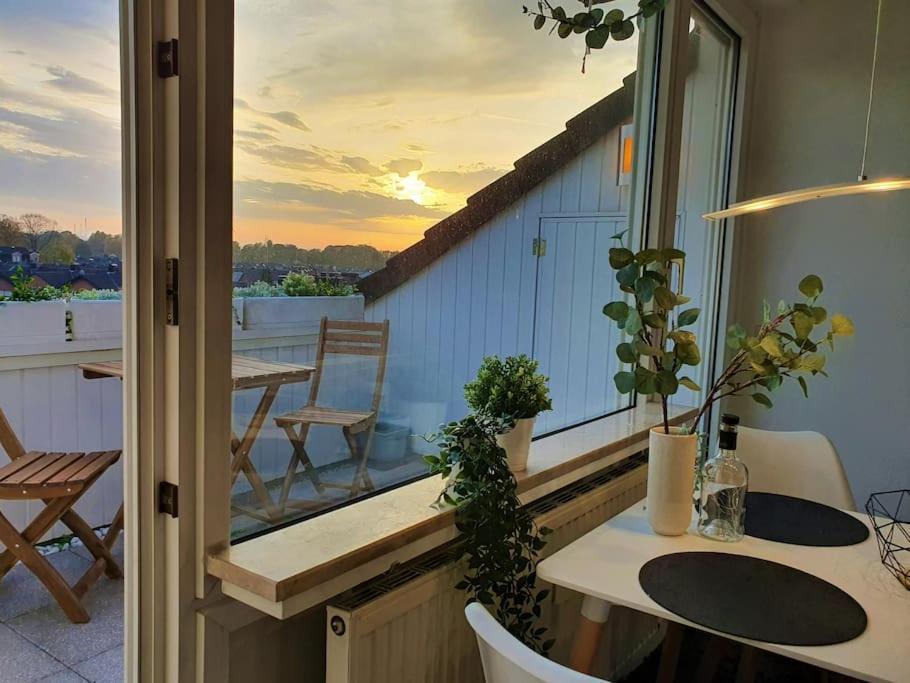 Modernes Und Ruhiges Appartement Mit Loggia Marl Bagian luar foto