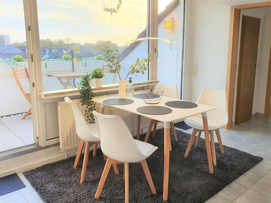 Modernes Und Ruhiges Appartement Mit Loggia Marl Bagian luar foto