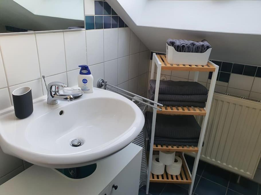 Modernes Und Ruhiges Appartement Mit Loggia Marl Bagian luar foto
